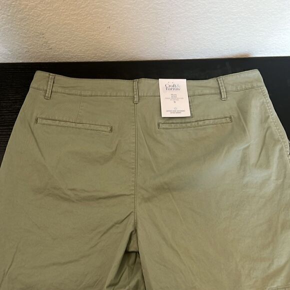 Women's croft & barrow Flat Front Midrise Shorts - Size 16 - Khaki Green - Picture 2 of 6